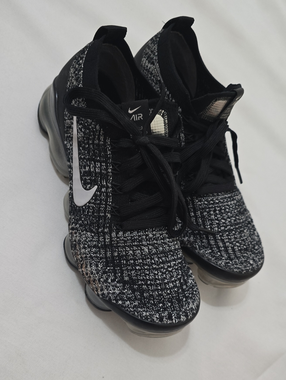 Nike Women's Black and White Flyknit Athletic Sneakers 7.5